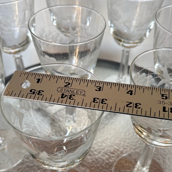 Elegant Clear Wine Glass Set